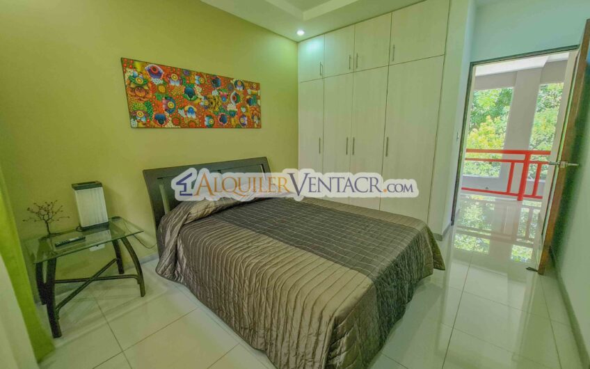 Lujoso condo amueblado con jardín en Brasil de Mora Santa Ana