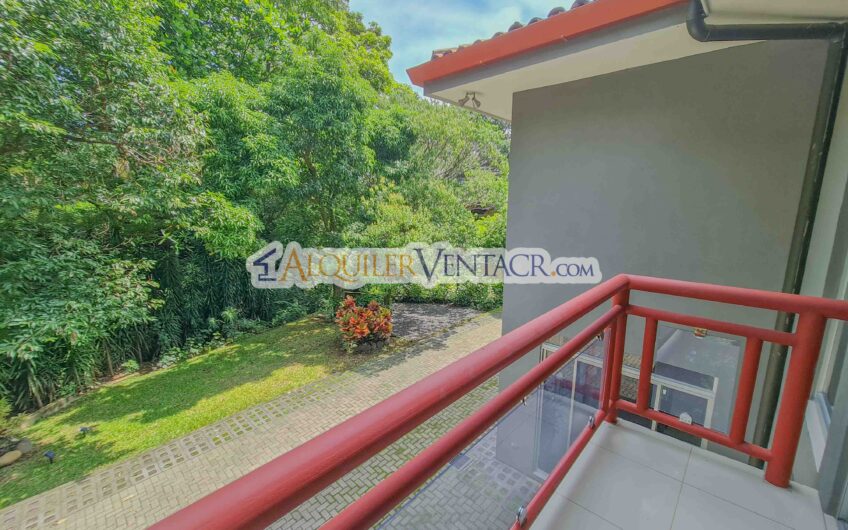 Lujoso condo amueblado con jardín en Brasil de Mora Santa Ana