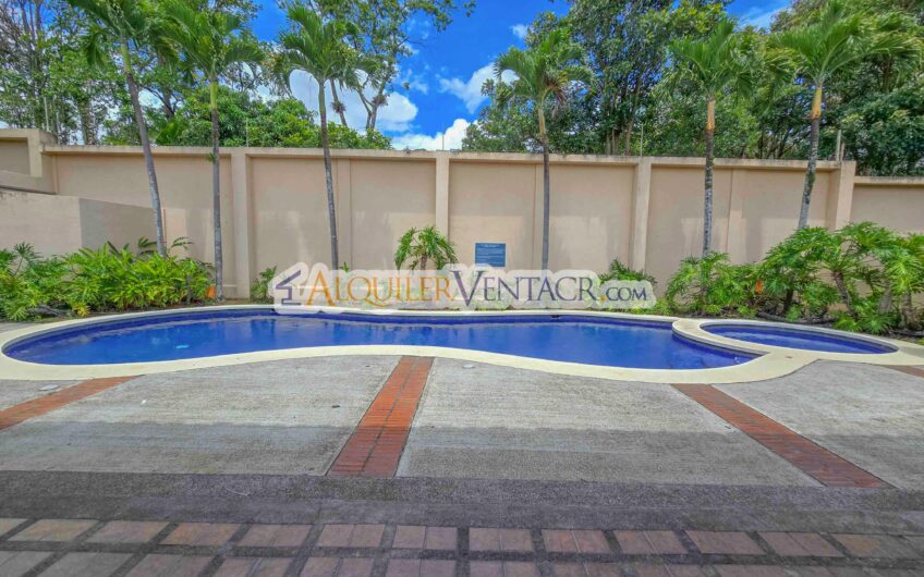 Trejos Montealegre x Avenida Escazú! Condo de 320 m2 con amplio jardín