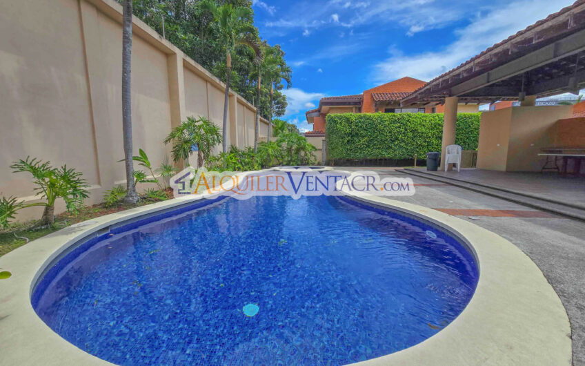 Trejos Montealegre x Avenida Escazú! Condo de 320 m2 con amplio jardín