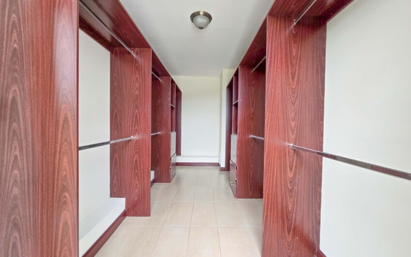 Apartamento de 300 m2 en 1er nivel con 3 habit. en Bello Horizonte Escazú