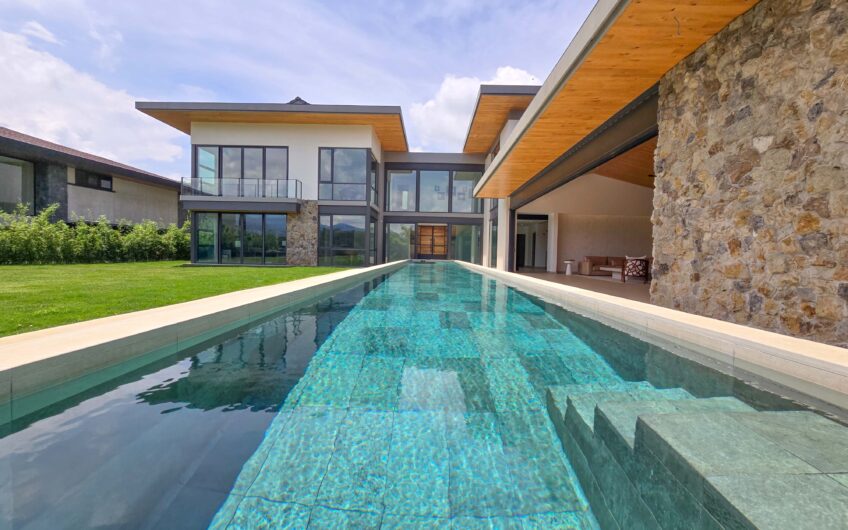 Lujosa casa full amueblada con piscina privada y vista en Hacienda Espinal San Rafael de Alajuela