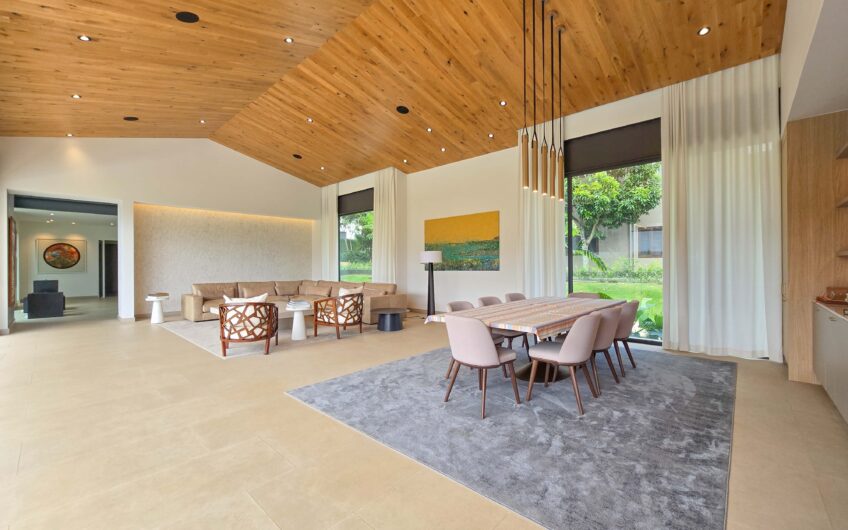 Lujosa casa full amueblada con piscina privada y vista en Hacienda Espinal San Rafael de Alajuela
