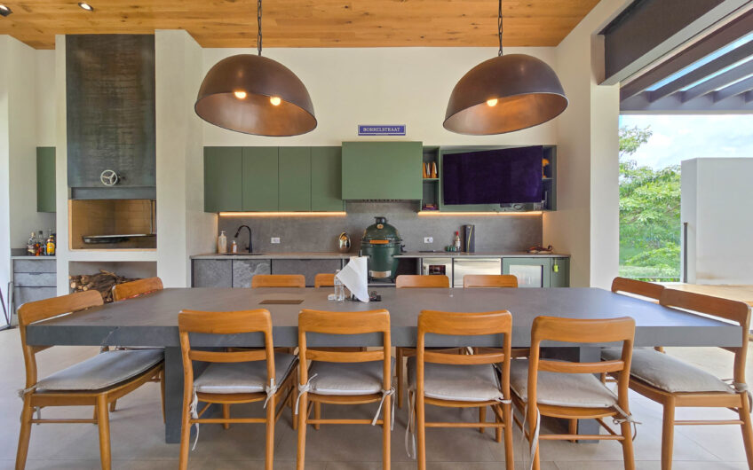 Lujosa casa full amueblada con piscina privada y vista en Hacienda Espinal San Rafael de Alajuela