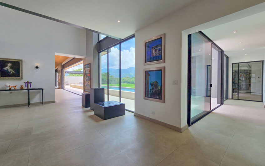 Lujosa casa full amueblada con piscina privada y vista en Hacienda Espinal San Rafael de Alajuela
