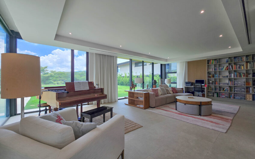 Lujosa casa full amueblada con piscina privada y vista en Hacienda Espinal San Rafael de Alajuela