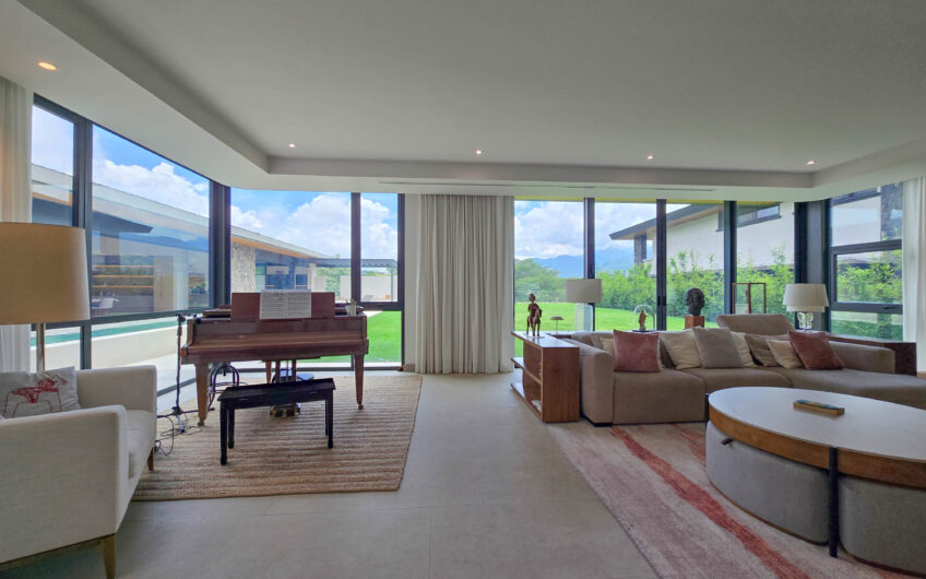 Lujosa casa full amueblada con piscina privada y vista en Hacienda Espinal San Rafael de Alajuela