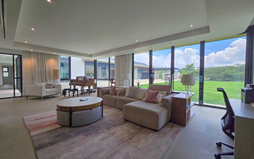 Lujosa casa full amueblada con piscina privada y vista en Hacienda Espinal San Rafael de Alajuela