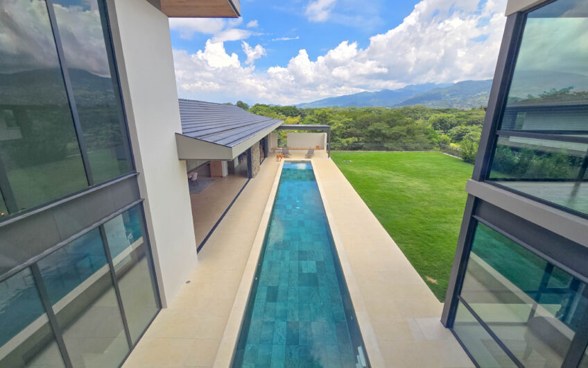 Lujosa casa full amueblada con piscina privada y vista en Hacienda Espinal San Rafael de Alajuela