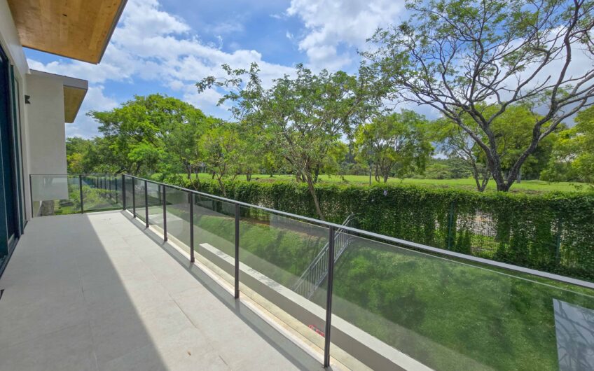 Lujosa casa full amueblada con piscina privada y vista en Hacienda Espinal San Rafael de Alajuela
