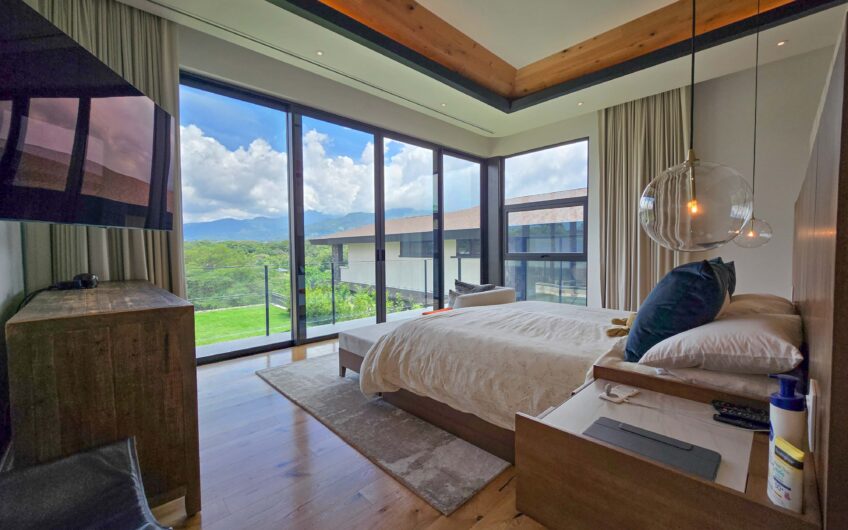 Lujosa casa full amueblada con piscina privada y vista en Hacienda Espinal San Rafael de Alajuela