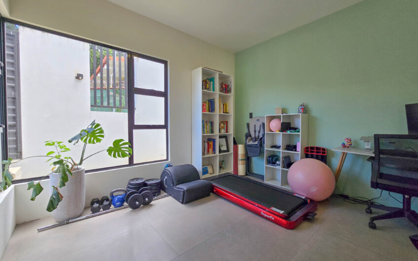 Casa Independiente Contemporánea con Jardín en Bello Horizonte Escazú