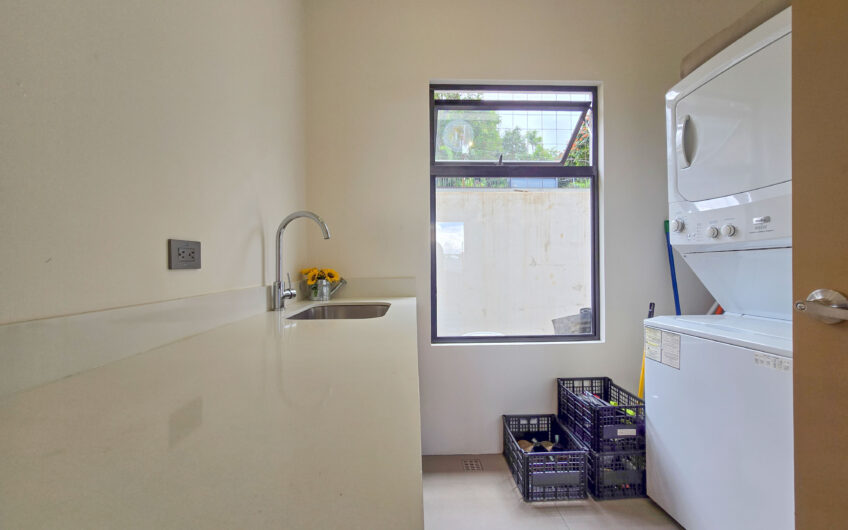 Casa Independiente Contemporánea con Jardín en Bello Horizonte Escazú