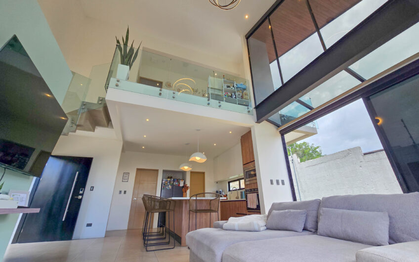 Casa Independiente Contemporánea con Jardín en Bello Horizonte Escazú
