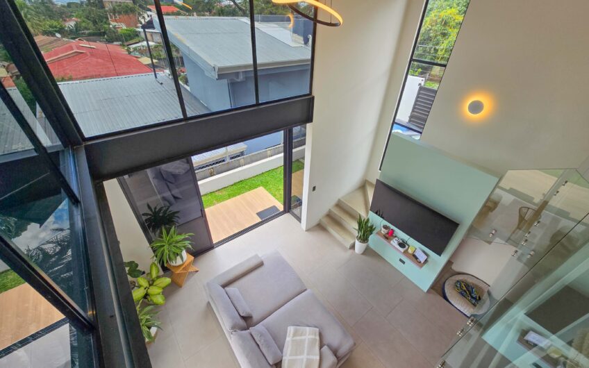 Casa Independiente Contemporánea con Jardín en Bello Horizonte Escazú