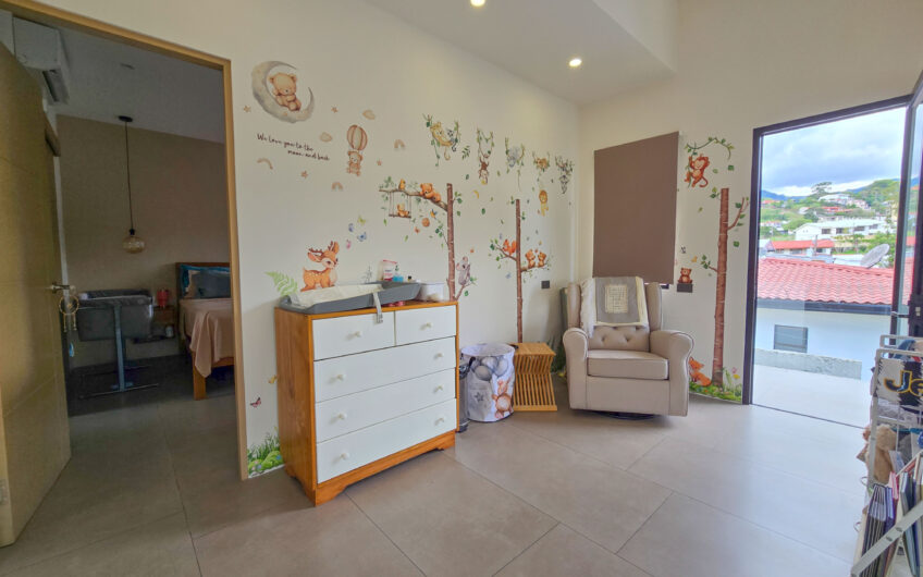 Casa Independiente Contemporánea con Jardín en Bello Horizonte Escazú