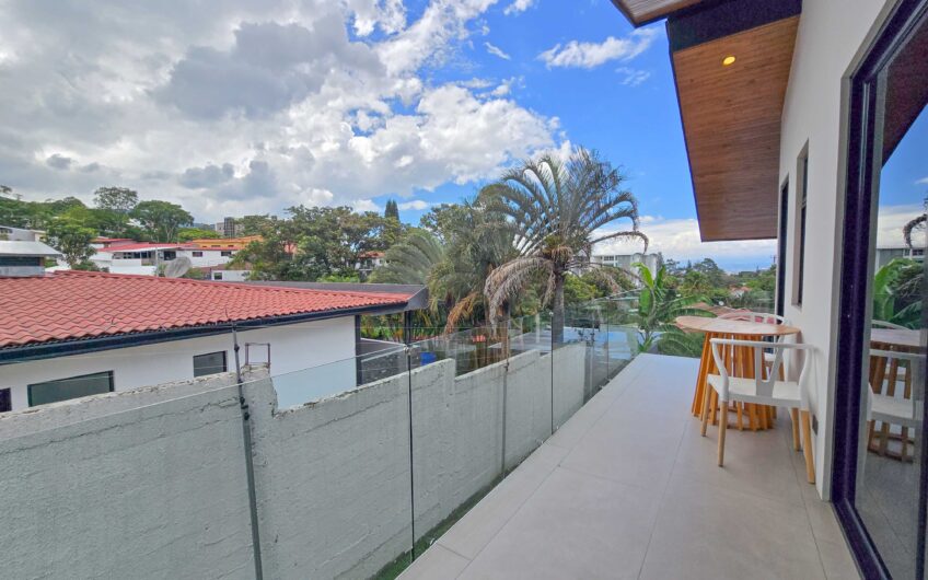 Casa Independiente Contemporánea con Jardín en Bello Horizonte Escazú