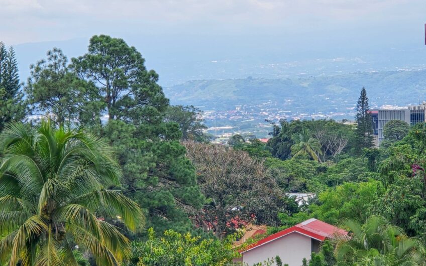 Casa Independiente Contemporánea con Jardín en Bello Horizonte Escazú