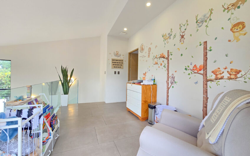 Casa Independiente Contemporánea con Jardín en Bello Horizonte Escazú