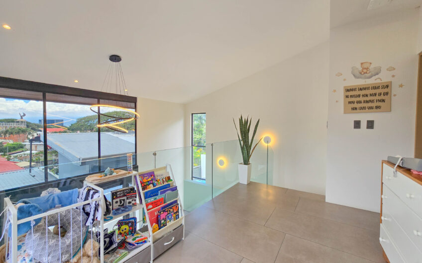 Casa Independiente Contemporánea con Jardín en Bello Horizonte Escazú