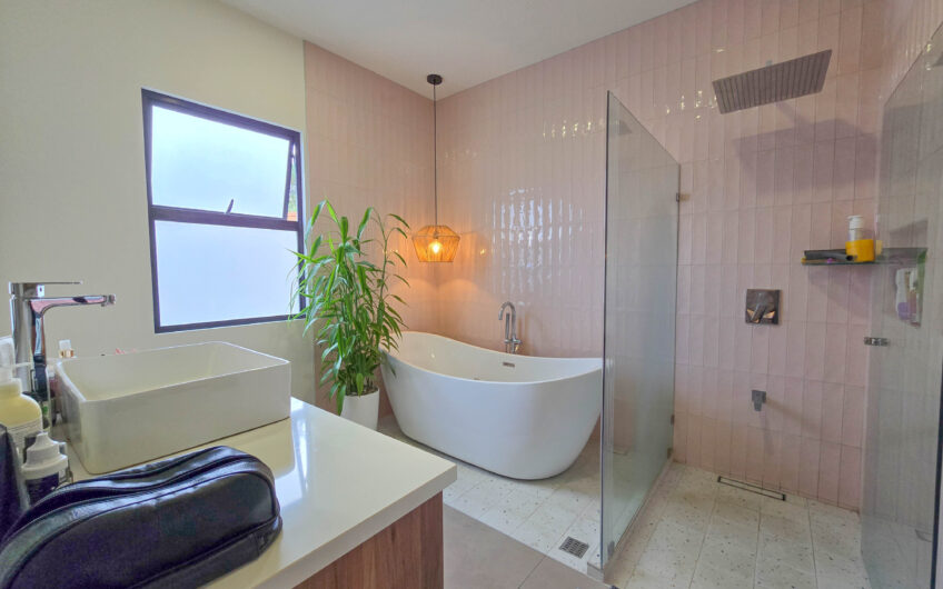 Casa Independiente Contemporánea con Jardín en Bello Horizonte Escazú