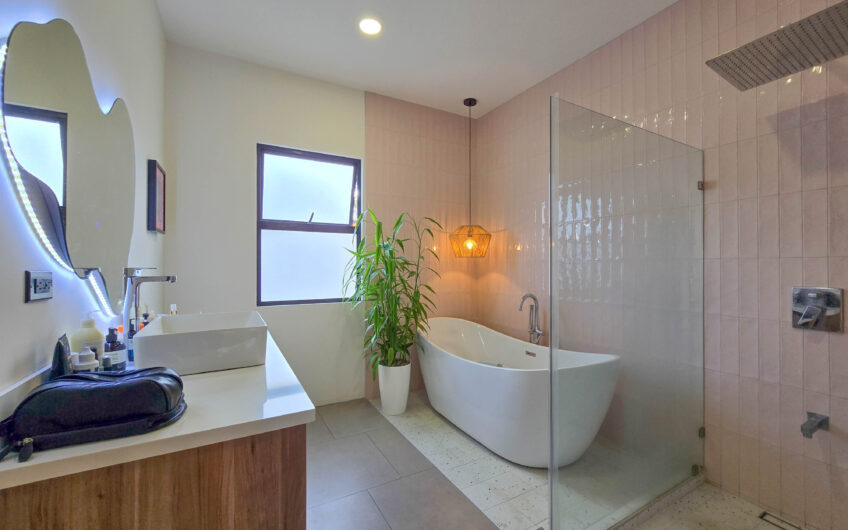 Casa Independiente Contemporánea con Jardín en Bello Horizonte Escazú