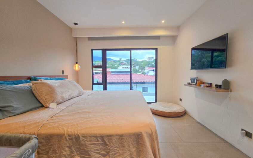 Casa Independiente Contemporánea con Jardín en Bello Horizonte Escazú
