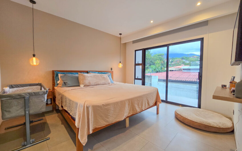Casa Independiente Contemporánea con Jardín en Bello Horizonte Escazú