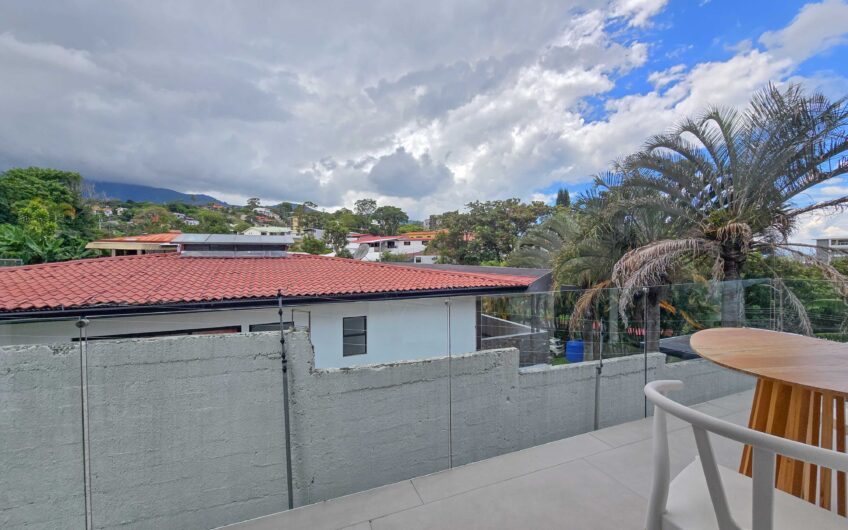 Casa Independiente Contemporánea con Jardín en Bello Horizonte Escazú