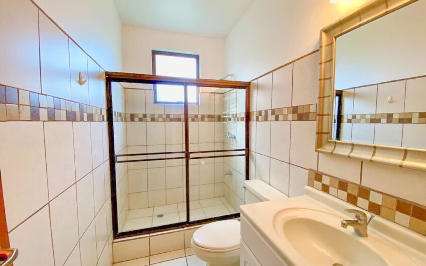 Apartamento amueblado en 1er nivel en San Rafael Escazú