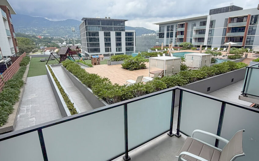 Escazu Village! Apartamento amueblado de 2 habitaciones / balcón
