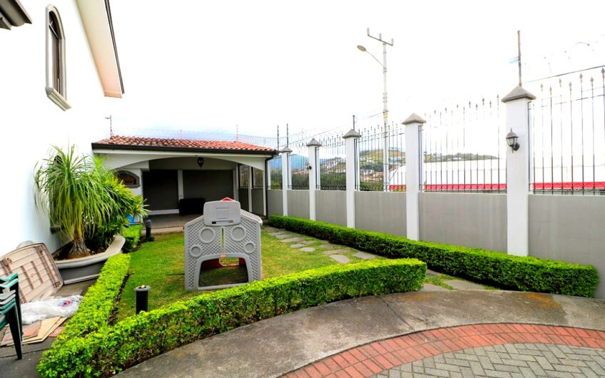 Condo de 3 habit. con jardín x Distrito 4 Guachipelín Escazú