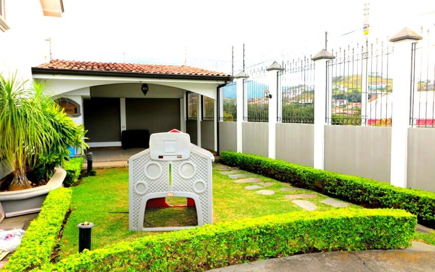 Condo de 3 habit. con jardín x Distrito 4 Guachipelín Escazú
