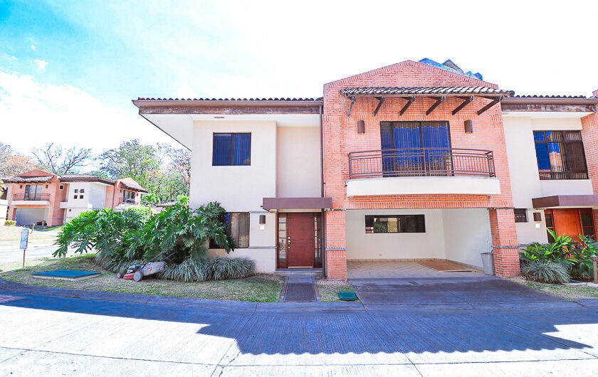 Trejos Montealegre x Avenida Escazú! Condo de 365 m2 con 5 habit. + de servicio