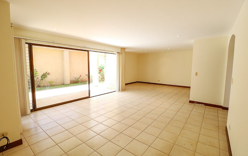 Trejos Montealegre x Avenida Escazú! Condo de 365 m2 con 5 habit. + de servicio