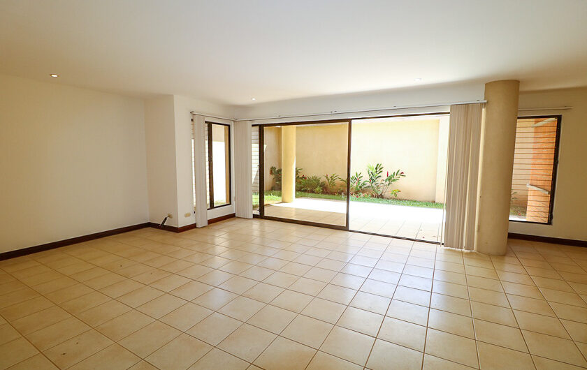 Trejos Montealegre x Avenida Escazú! Condo de 365 m2 con 5 habit. + de servicio