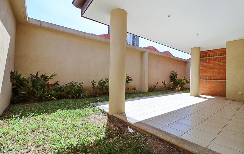 Trejos Montealegre x Avenida Escazú! Condo de 365 m2 con 5 habit. + de servicio