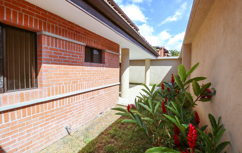 Trejos Montealegre x Avenida Escazú! Condo de 365 m2 con 5 habit. + de servicio