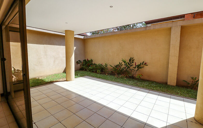Trejos Montealegre x Avenida Escazú! Condo de 365 m2 con 5 habit. + de servicio