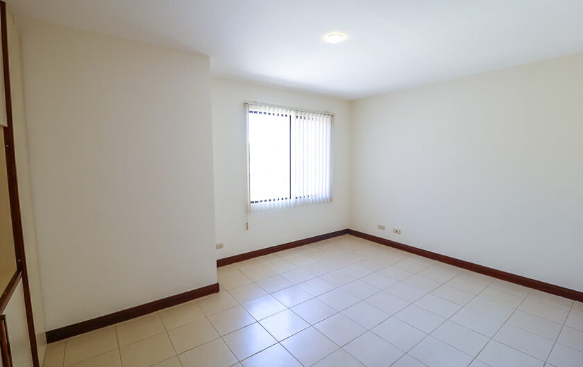 Trejos Montealegre x Avenida Escazú! Condo de 365 m2 con 5 habit. + de servicio