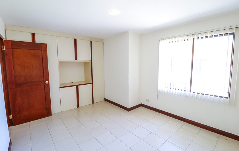 Trejos Montealegre x Avenida Escazú! Condo de 365 m2 con 5 habit. + de servicio