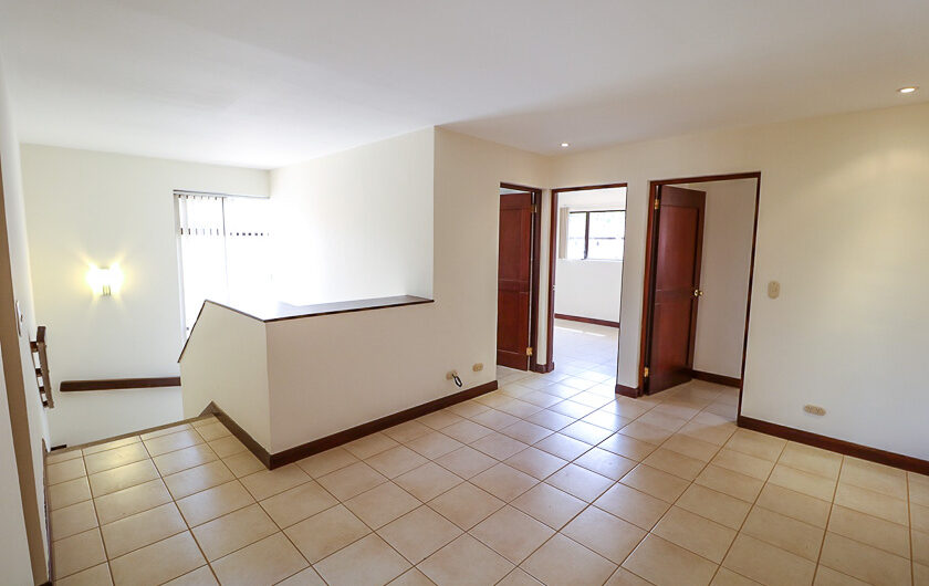 Trejos Montealegre x Avenida Escazú! Condo de 365 m2 con 5 habit. + de servicio