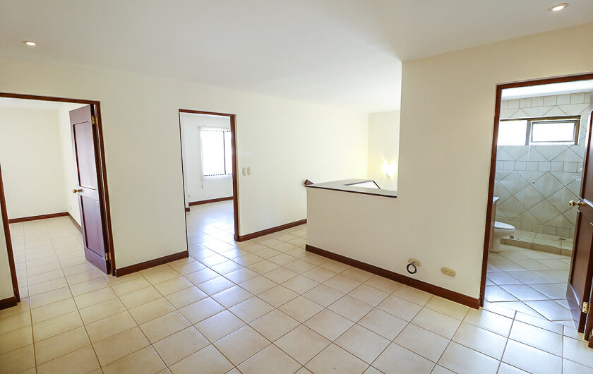 Trejos Montealegre x Avenida Escazú! Condo de 365 m2 con 5 habit. + de servicio