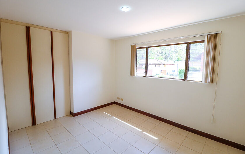 Trejos Montealegre x Avenida Escazú! Condo de 365 m2 con 5 habit. + de servicio