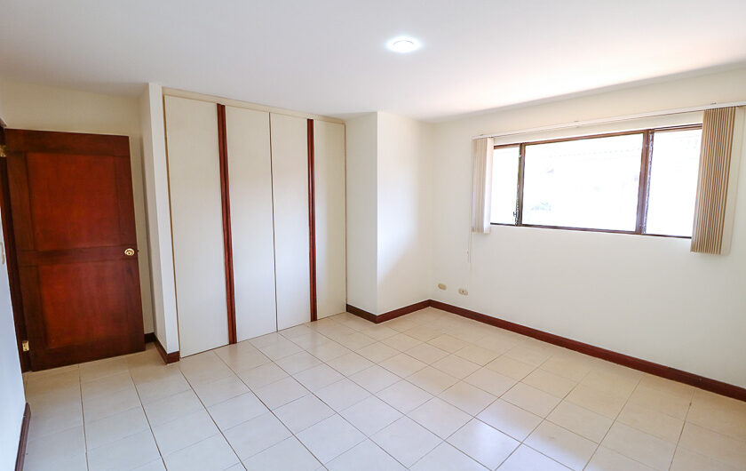 Trejos Montealegre x Avenida Escazú! Condo de 365 m2 con 5 habit. + de servicio