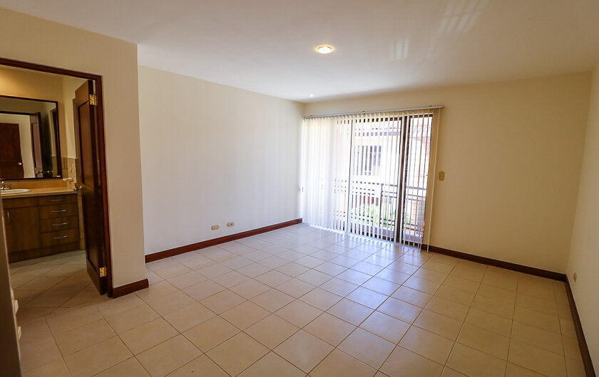 Trejos Montealegre x Avenida Escazú! Condo de 365 m2 con 5 habit. + de servicio