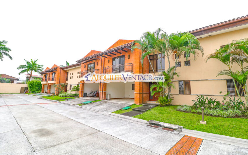 Trejos Montealegre x Avenida Escazú! Condo de 320 m2 con amplio jardín