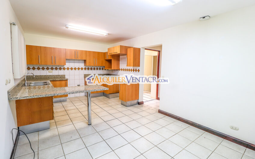 Trejos Montealegre x Avenida Escazú! Condo de 320 m2 con amplio jardín
