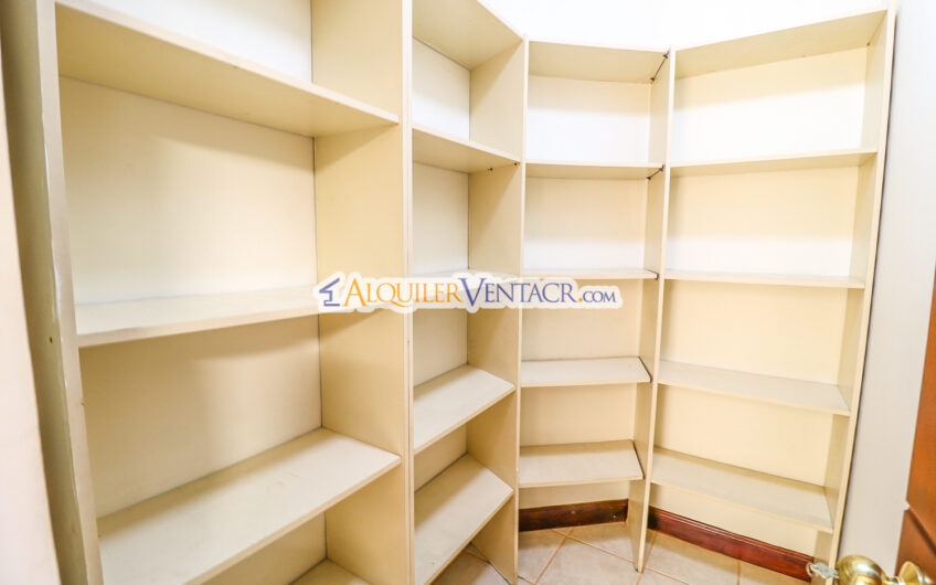 Trejos Montealegre x Avenida Escazú! Condo de 320 m2 con amplio jardín