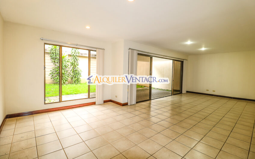 Trejos Montealegre x Avenida Escazú! Condo de 320 m2 con amplio jardín